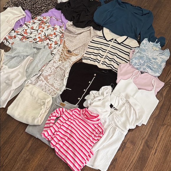 21 Top Bundle! M/L! Closet Cleanout! - Picture 3 of 5